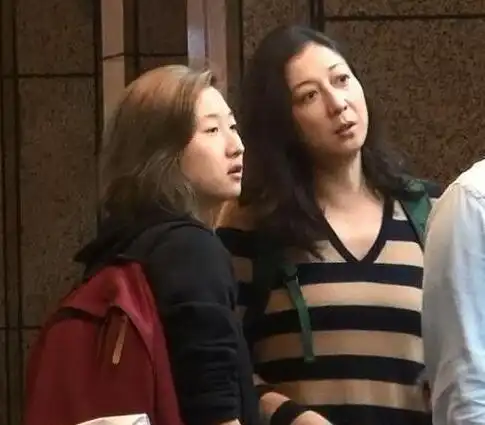 成龙当年为什麼选林凤娇,而不是吴绮莉?一对比就清楚了!原来是因为.