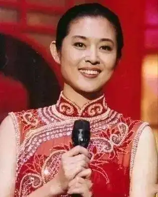 倪萍年轻时竟这么美,山东方言播天气预报播的太有水平了!