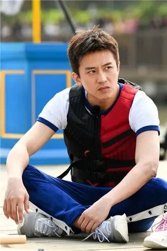 《奔跑吧》邓超秀"脸颤"技能 自侃为"滚蛋的男人"