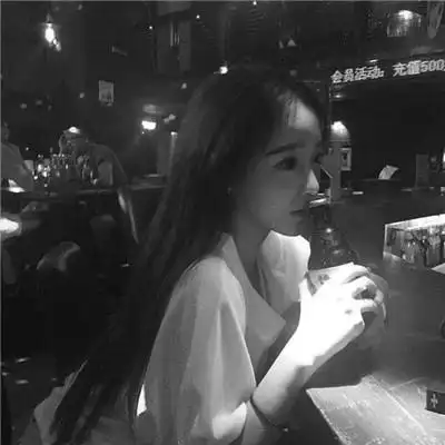 女生侧面黑白伤感长发头像2020最新 我只是想要一颗不背叛的心