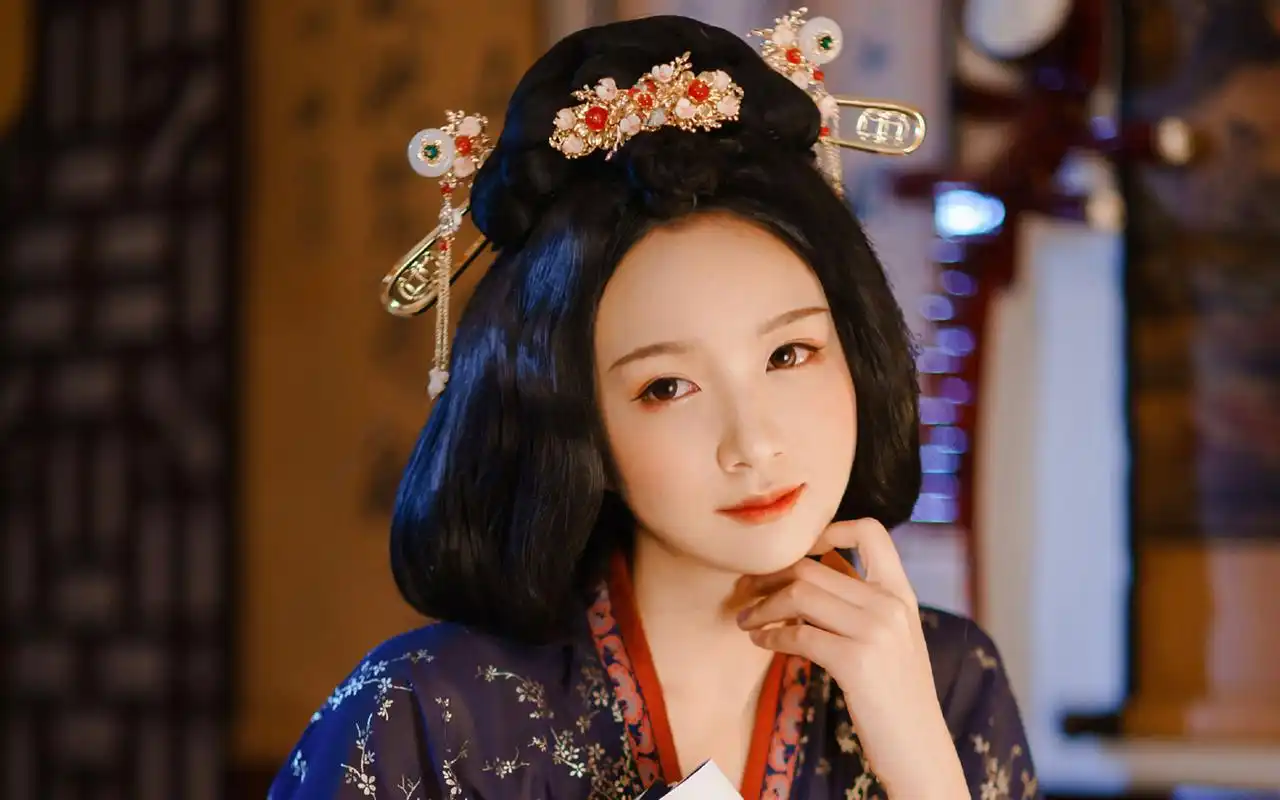 清纯古典汉服美女高清桌面壁纸