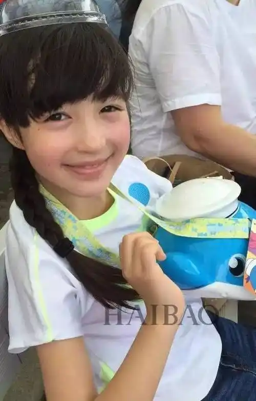 好奇咘咘萌成小黄人陈妍希的儿子长得像小笼包