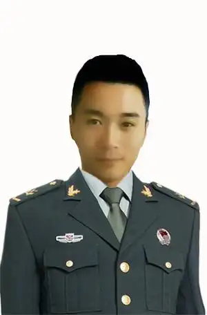 请高手帮我ps一张穿军装的,非常感谢!