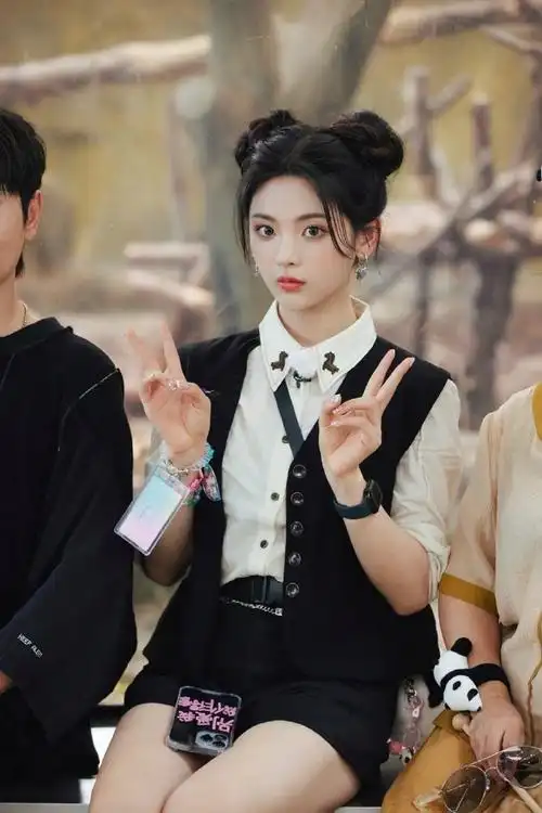 杨超越滚滚合影##杨超越熊猫造型