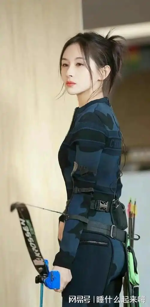 王子文瑜伽尺度惹争议又现销魂冰激凌身高不够身材来凑