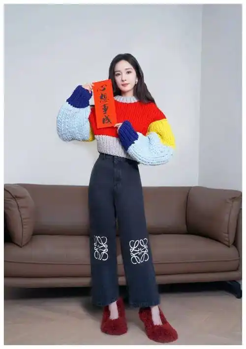 赵丽颖娴熟诠释《二十条》,日常穿搭展现时尚魅力,惊艳全场!