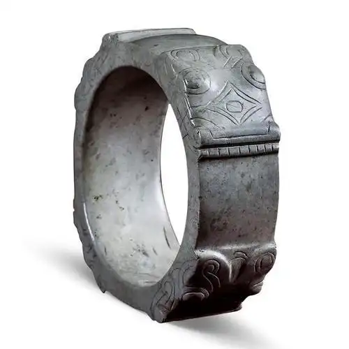 良渚文化龙形玉镯 瑶山墓地出土