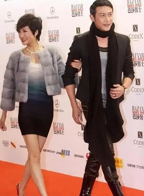 郭京飞"金屋藏娇"多年的妻子原来是她!长相可爱,穿衣时尚