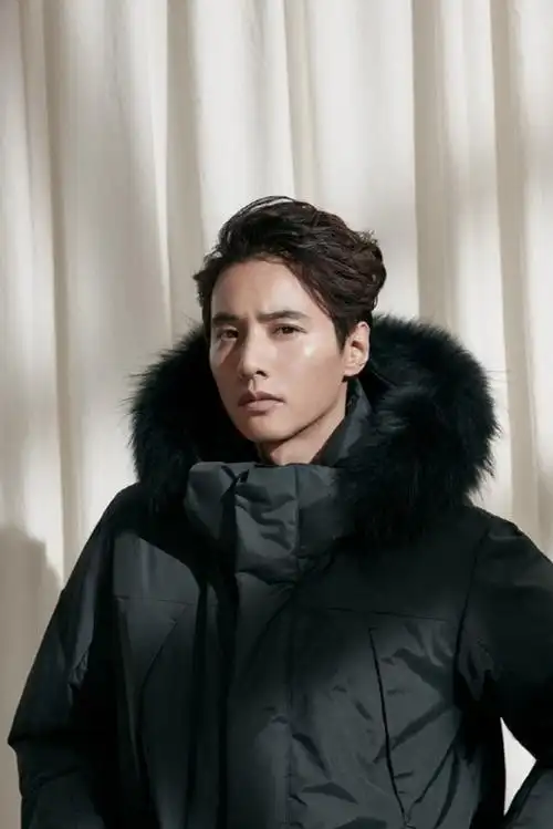 1/5新浪娱乐讯 韩国艺人元斌近日为代言品牌拍摄了一组最新宣传照.