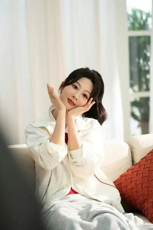 杨紫夏日库存##杨紫香蜜沉沉烬如霜云合播放破150亿