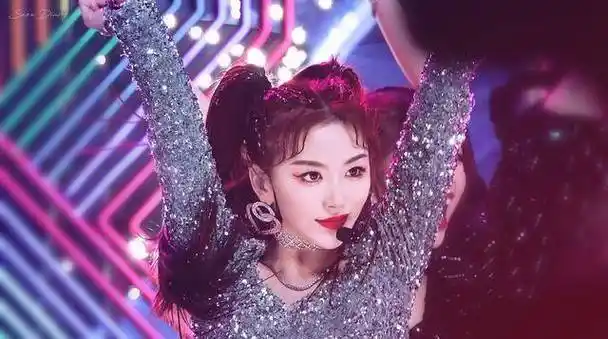 孔雪儿的rap实力还是不错的,舞蹈也很棒,在现场的时候应变能力也很