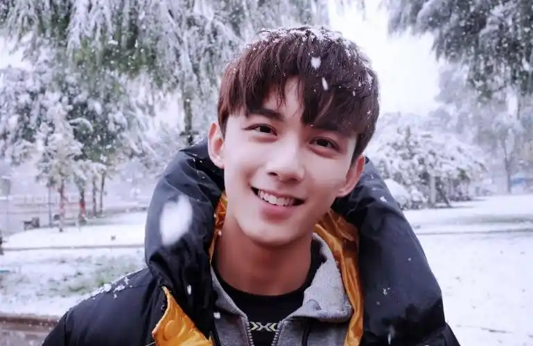 向往的生活官宣定档常驻嘉宾吴磊网友给修图师加钱