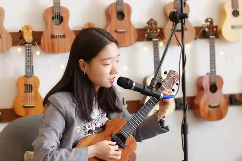 love ukulele | 番茄vlog《尤克里里家庭暖居派对》