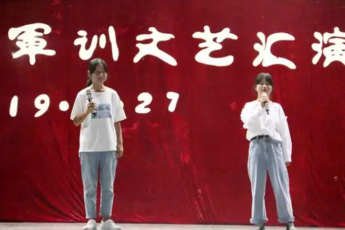 迷彩军训 青春无悔—— 富平县蓝光中学举行军训文艺汇演和军训成果