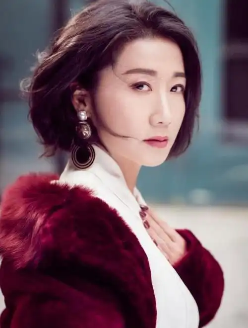 她长得漂亮演技好凭借伪装者爆火却在娱乐圈算异类