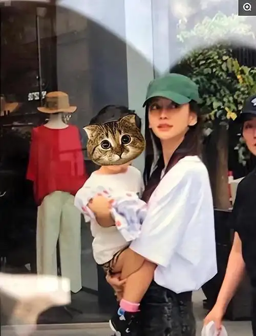 angelababy晒全家福庆生7岁小海绵暴风抽高手牵外公好暖心