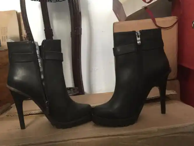 崭新真皮超高跟,因为喜欢买了,回来没有机会穿黑色