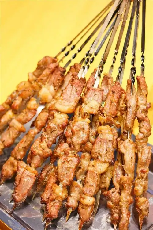 这个ufo里面变出来的烤羊肉串好吃得我连手指拇都舔了三遍
