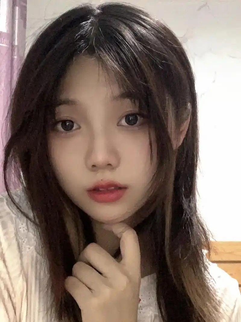 宅家自拍.这么冷的冬天一个人多无聊#笨蛋美女 #分享照片 # - 抖音