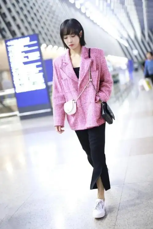 粉色西服搭配图片(87年的宋茜越来越美) - 赤虎壹号