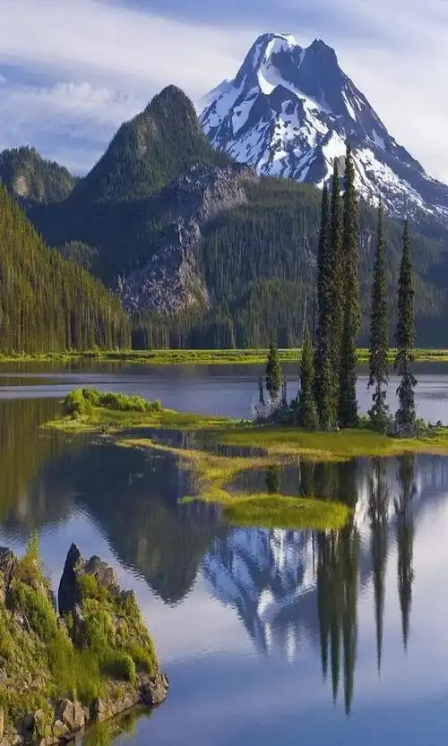 手机上看风景,还得看竖幅照片,小编为大家整理了世界顶级风光大片,不