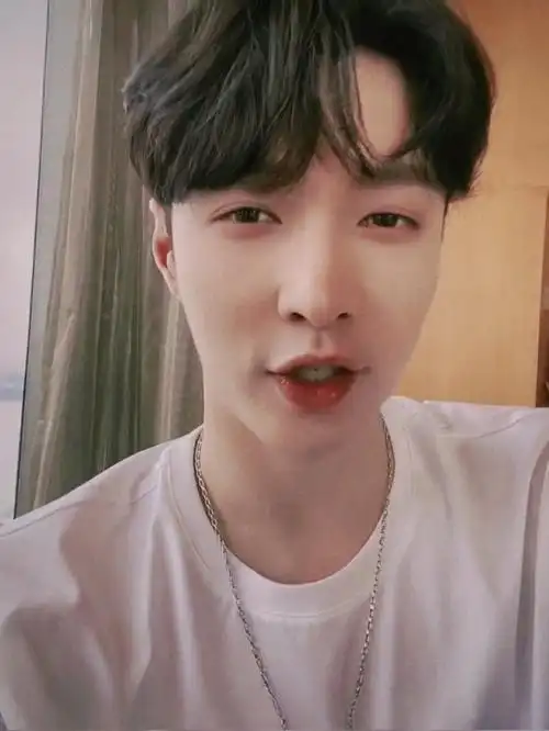 张艺兴都30了还喜欢卖萌装可爱