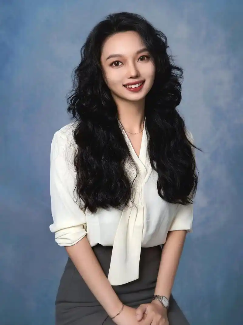 天真蓝职业形象照 一颗端庄的外企螺丝钉  每次站在镜子前,我都忍不住