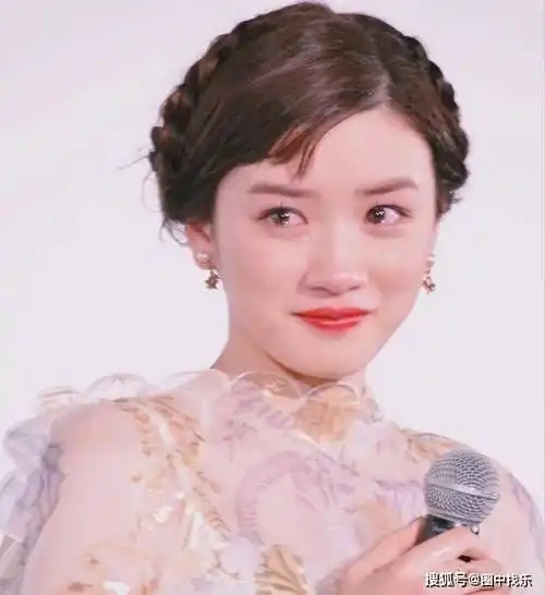 原创塌鼻梁也很好看这些女星明明都是塌鼻子但个个是神仙颜值