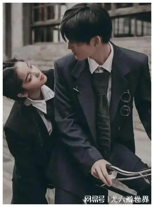 2018年,欧阳娜娜和王源合作《北灵少年志之大主宰》时被传秘恋,两人还