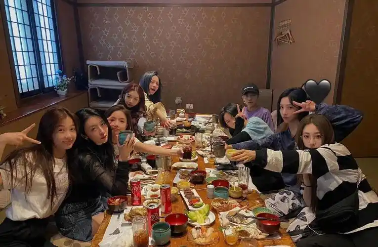 the9聚餐合照曝光虞书欣安崎甜美可爱赵小棠酷帅个性