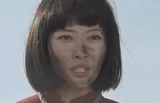 亮剑:同样是秀琴被抓向城楼,老版真实,你看新版秀琴的发型是啥?