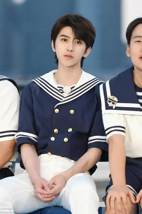 蔡徐坤《奔跑吧》九宫格剧照公开 收官站和坤坤一起打捞快乐吧!