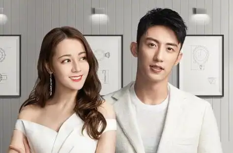 据悉,黄景瑜自从和迪丽热巴合作了电视剧《幸福触手可及》之后,便频频