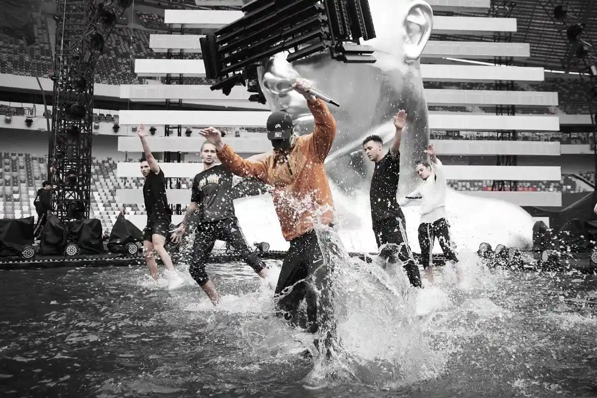 王一博 无感水舞台是我最爱的舞台,不只是因为这是我看的第一 - 抖音