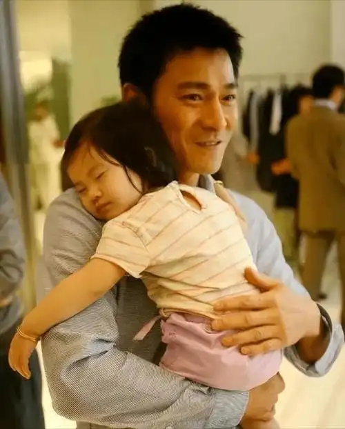 李湘女儿和刘德华女儿同样都是星二代的她们差距一目了然