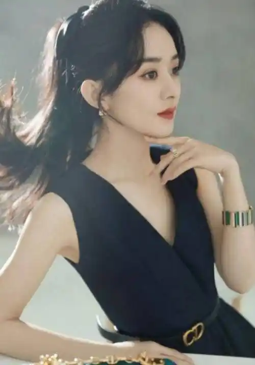 原创赵丽颖黑色连衣裙搭配蝴蝶结高马尾民国大小姐般娇俏动人