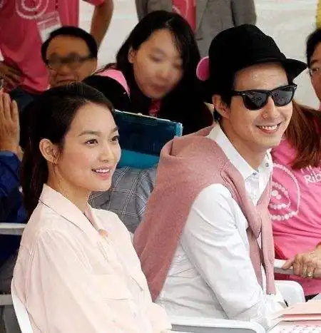 毕竟深情温柔的赵寅成只承认过一位女朋友——金敏喜.