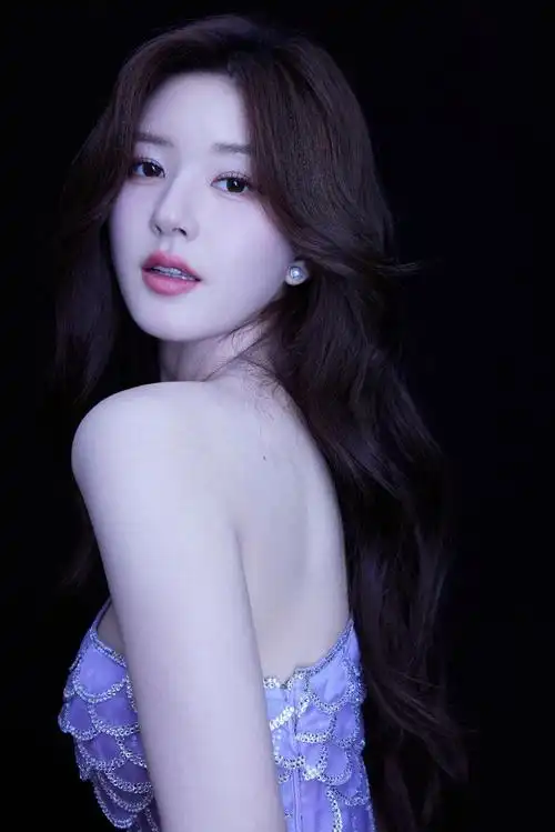 好仙!赵露思穿紫色人鱼裙肤白貌美