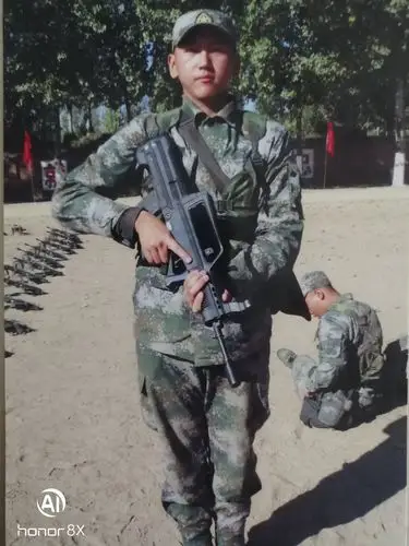 刘子庆在部队照片