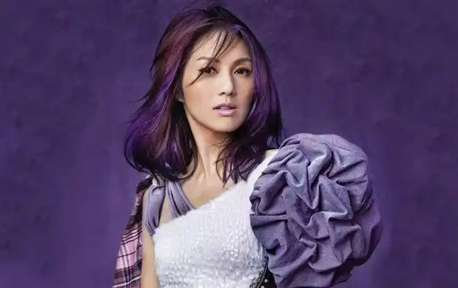 讲真,在我很小很小很小的时候,那会常认错杨千嬅跟郑秀文,虽然她俩一