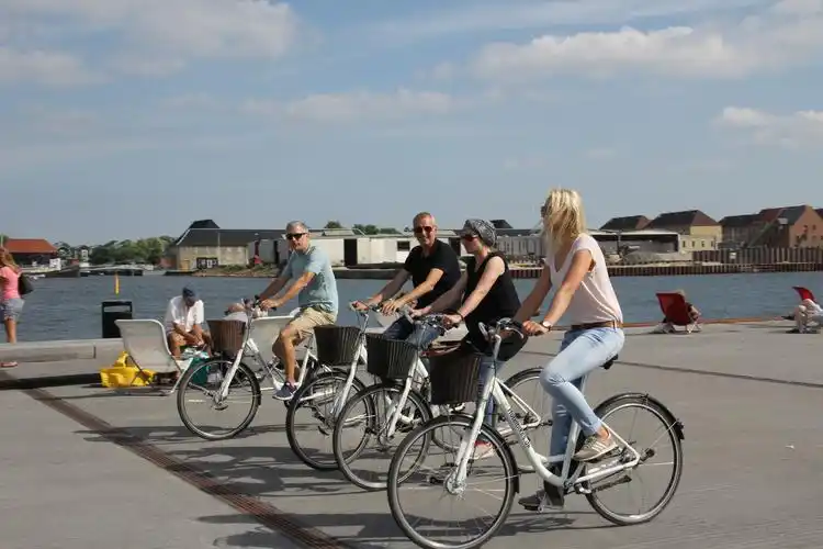 丹麦哥本哈根街头的一道风景线-自行车