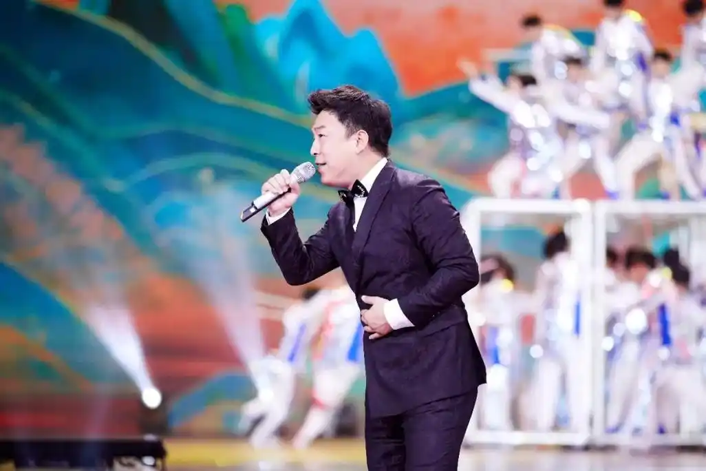 自豪黄渤唱响正义之道山东春晚展现正能量