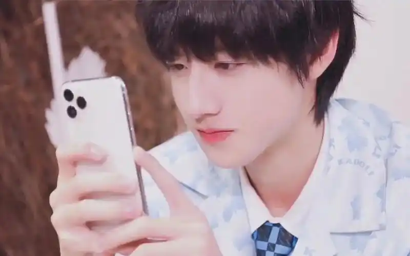 【朱志鑫】救命,那个粉色小朋友怎么能这么可爱!