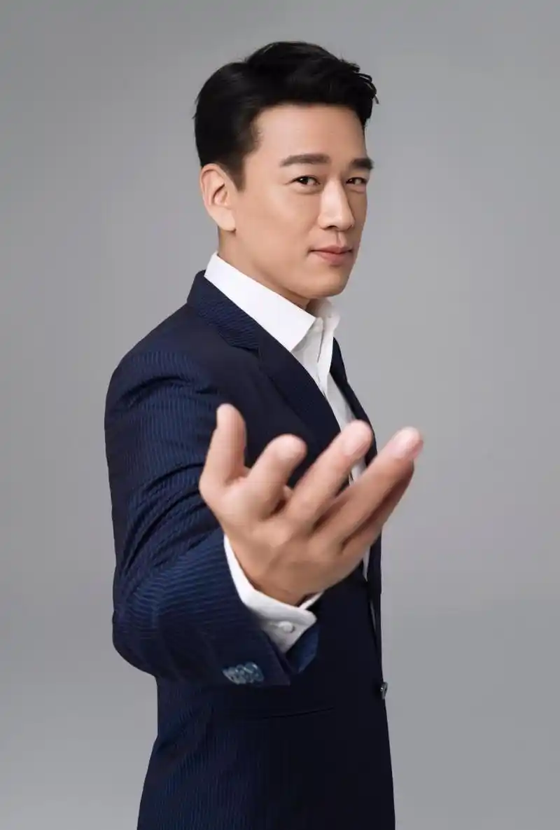 一次,佟丽娅想要约王耀庆吃饭,谁料给他发微信怎么都发不出去,很明显