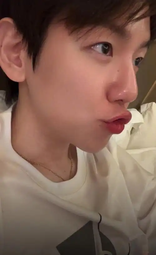 超话@baekhyunee7#边伯贤#bbh bbx  240407【kyoongzu】伯贤ins直播