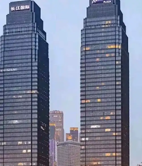 2我觉得老福特里的众多时代峰峻里的假号中有一个是真号97说不定