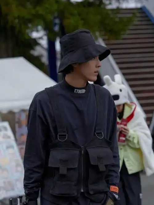 张艺兴教你三种渔夫帽穿搭风格既偷懒又可以耍帅