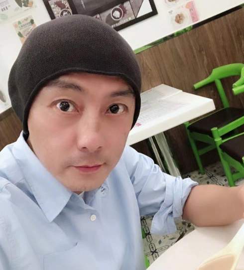 张卫健发文否认吸毒被带走:谣言止于智者