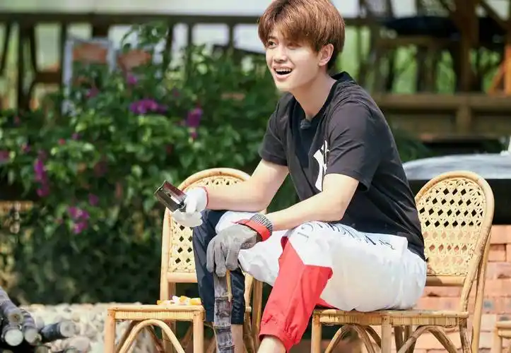 任嘉伦做客综艺像个吃播,粉丝喊话出镜_美食_时候_状态