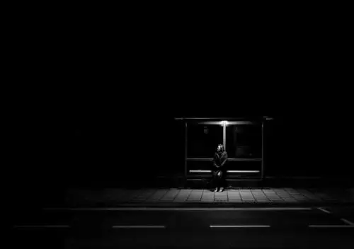 摄影师rupert vandervell黑白影像 孤独街头